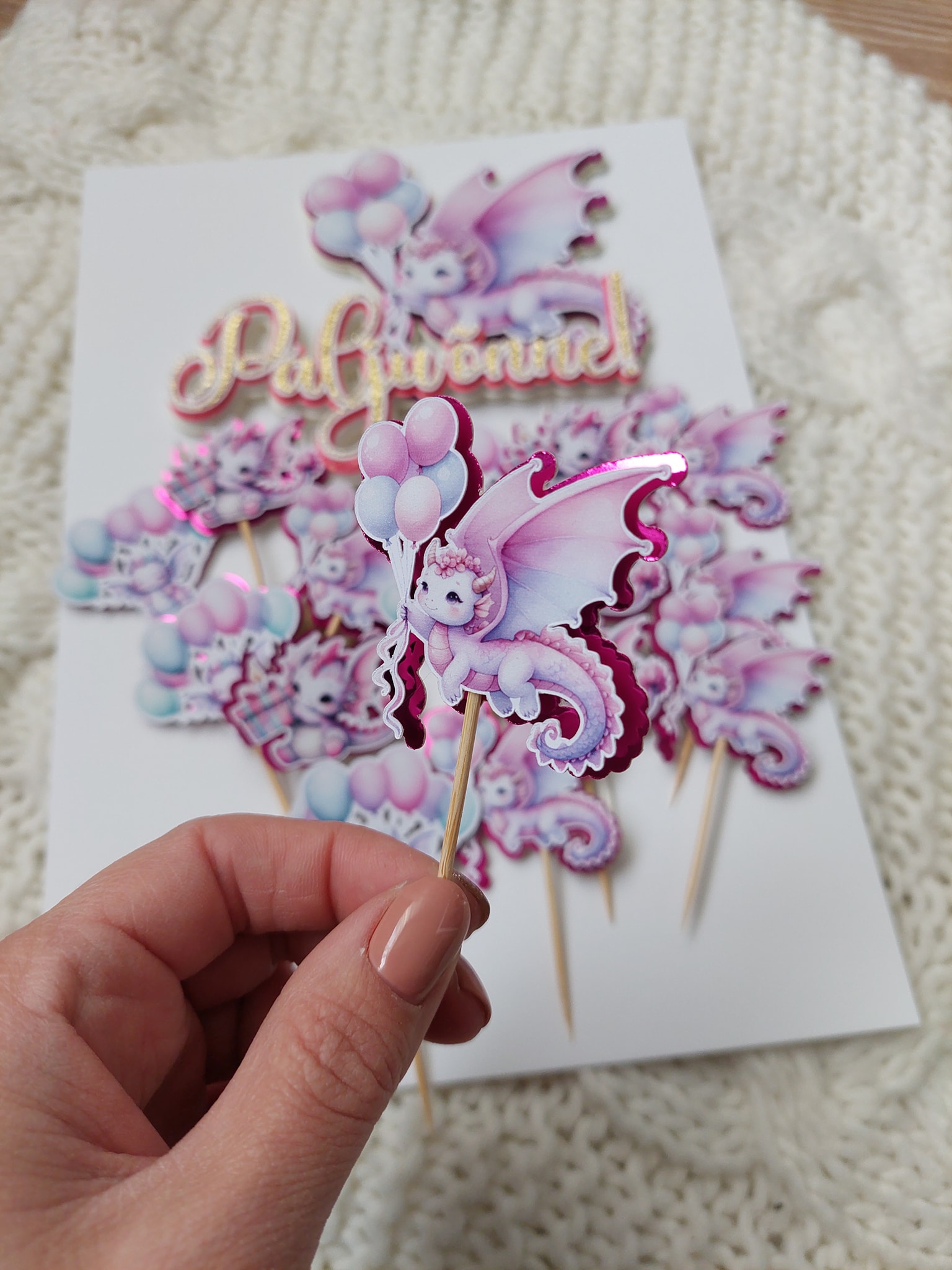 Koogitopper "Draakonibeebi" komplektis suupistekaunistustega. - Image 2