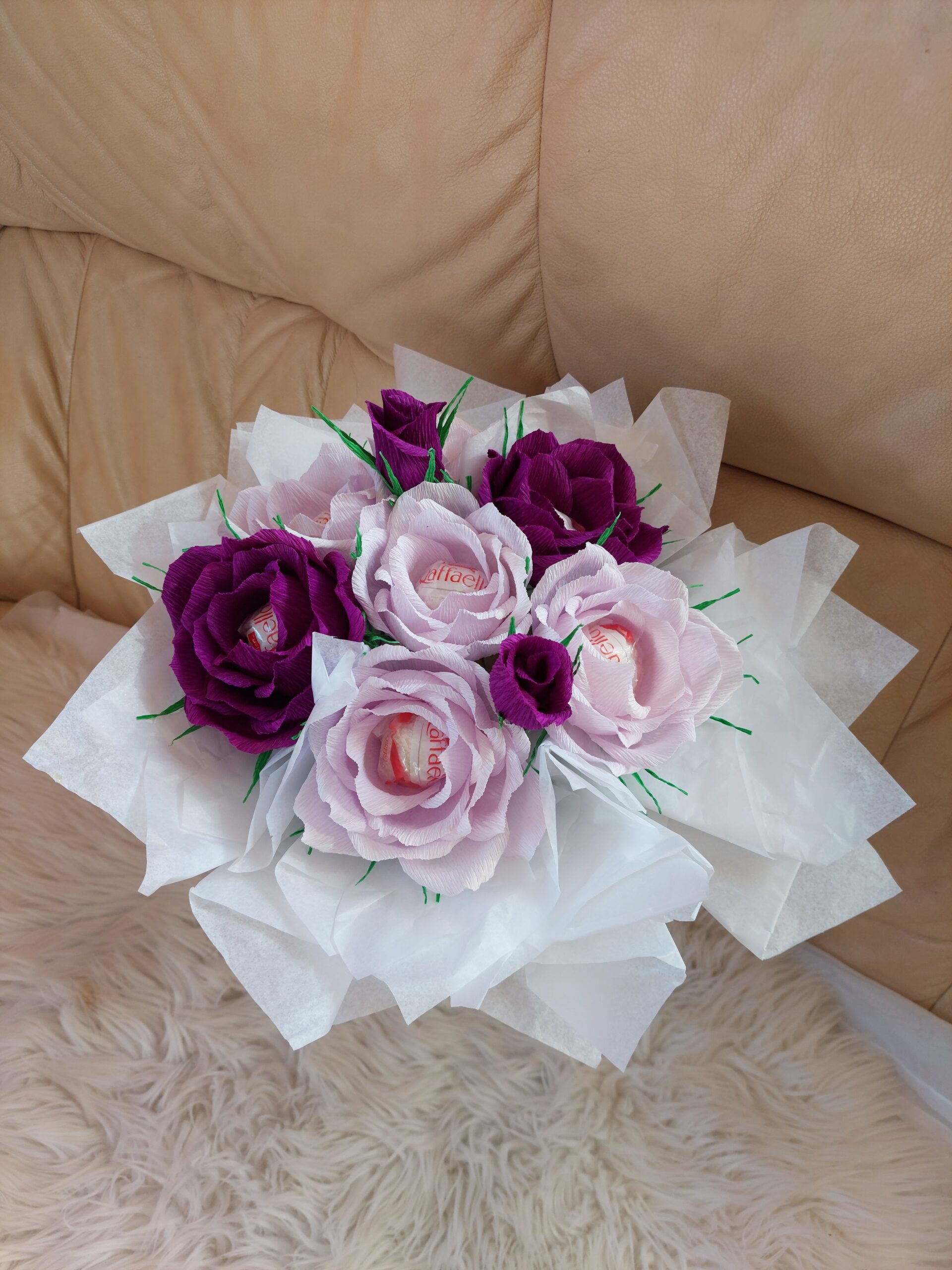 Krepppaberist lillekimp kommidega "Lilla" - Image 6