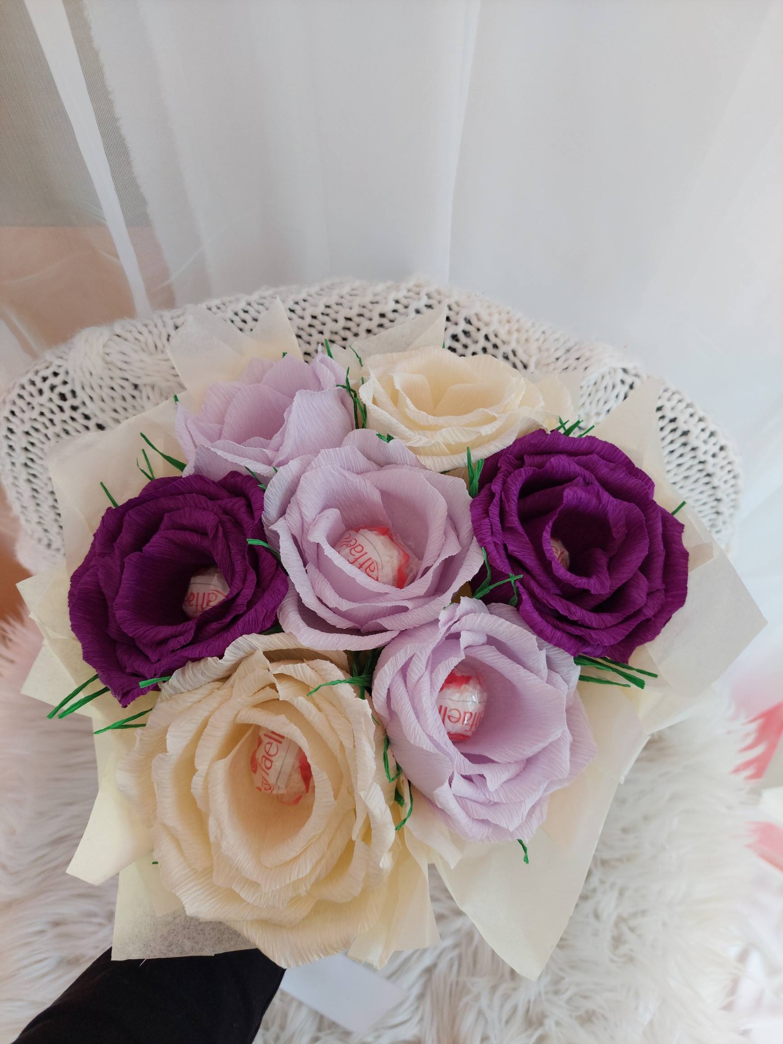 Krepppaberist lillekimp kommidega "Lilla" - Image 7