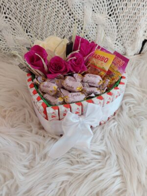 Magus ja pilkupüüdev Kinder kingitus.